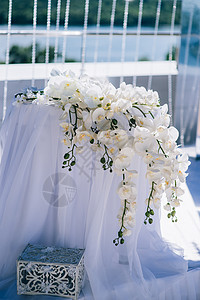 婚礼的装饰和结婚仪式的拱门风格椅子环境会场海滩桌子奢华庆典派对玫瑰图片