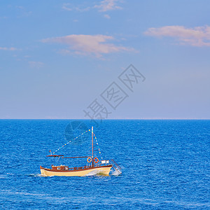 海上机动船天际波纹海景游船船运地平线水族馆运输航行环境图片