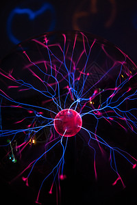 玻璃球中的电等离子体电气辉光闪电火花震惊电子产品电压实验实验室光束图片