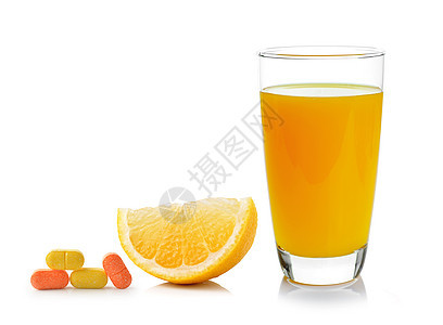 含果汁和维生素c的新鲜橙子和玻璃图片
