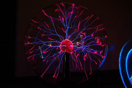 玻璃球中的电等离子体活力实验室原子电压辐射闪电紫色震惊火花电子产品图片