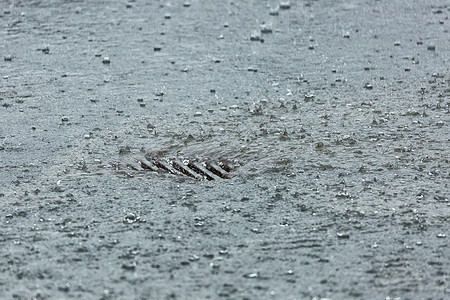 雨水流入暴雨排水图片