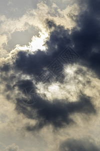 阴暗的天空和雨前剧烈的乌云 印度加尔各答光束天气戏剧性纹理晴天地平线白云飓风太阳黑色图片
