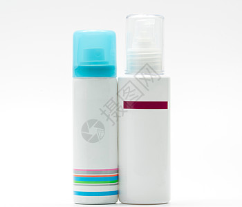 白底 空白标签上的蓝帽喷雾瓶和护肤水泵瓶图片