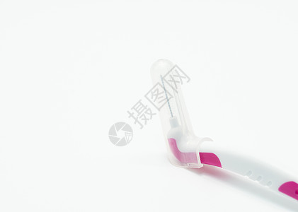 白背景上隔天覆盖的跨代笔刷牙医白色医疗牙刷卫生粉色牙科宏观矫正牙齿图片