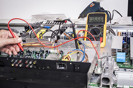 电子修理工程师检查工作电子产品技术修理工探针处理器电气服务图片