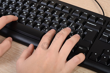 妇女手在键盘上打字工具木板工作男人商务教育创新秘书女性技术图片