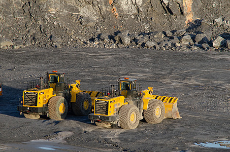 挖掘石灰岩的露天矿坑车辆机械矿石机器环境金子石头矿物质建造工作图片