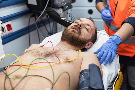 ecg 救护车中病人胸部电极护士卫生考试保健房间测试情况心电图传感器诊所图片