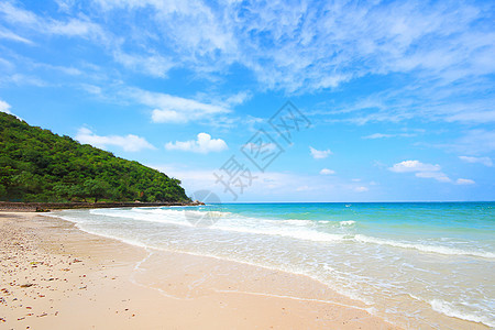 泰国巴塔亚的Sangwan海滩季节海景喜悦热带海洋游客旅游海浪天空假期图片