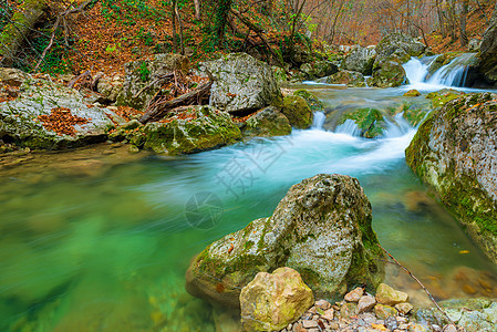 快速的山河 水密闭 美丽的风景图片