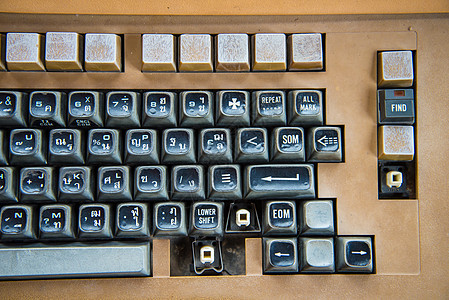 键盘金属古董工作机器打印商业钥匙棕褐色软垫技术图片
