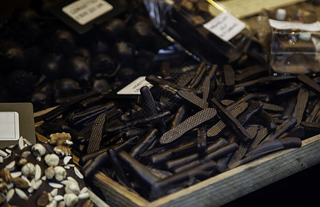 典型的比利时工匠巧克力咖啡店铺可可食物美食小吃假期礼物欲望糖果图片