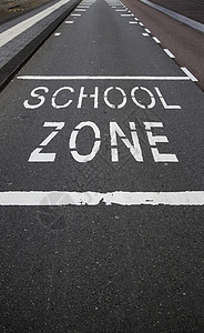 学校在沥青上的信号金属人行道警告交通运输蓝色穿越危险线条行人图片