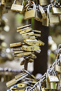 爱的闪锁符号钥匙安全婚姻栏杆仪式文化栅栏夫妻金属忠诚图片