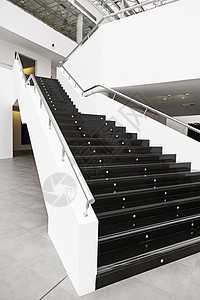 黑色大理石黑楼梯栏杆地面建造照明阴影楼梯建筑梯子螺旋脚步图片