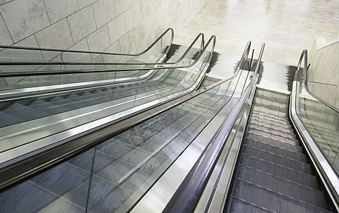 室内机械楼梯商业火车旅行建筑小路行人城市速度办公室购物图片
