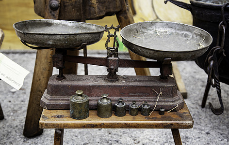 旧的称重比例托盘重量食物杯子法官乐器机器平衡黄铜金属图片