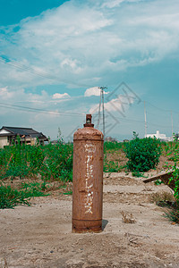 日本Ishinomaki福岛海啸灾难后燃气罐背包游客时间假期海洋建筑街道记忆天空地震图片