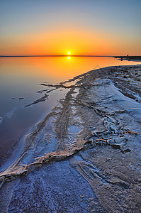盐湖撒哈拉沙漠T的美丽日出风景土地沙漠孤独太阳女士干旱海滩死亡天空图片