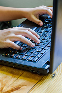 计算机工作技术商业键盘男人笔记本手指职业职场办公室互联网图片
