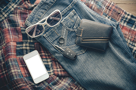 服装附件 眼镜 钱包 智能手机 衬衫 牛仔裤 车钥匙图片