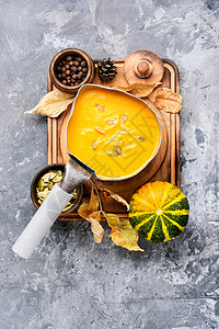 季节性南南瓜汤食物桌子饮食美食香料橙子陶器乡村壁球叶子图片