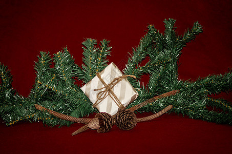 圣诞节装饰品 由圣诞树和礼品盒制成礼物卡片季节惊喜房间玩具婴儿乐趣童年传统图片