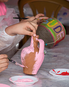 装饰手工制作陶土陶器的幼儿绘画教育艺术孩子们学习孩子刷子工艺学校童年图片