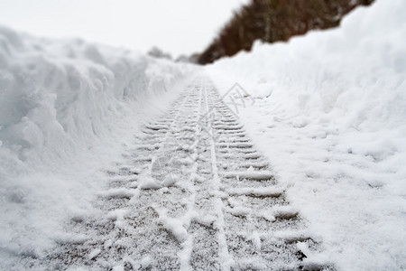 白色雪雪车轨图像图片