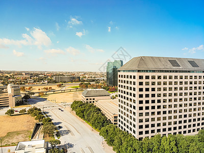 拉斯科林纳市顶端风景 Te达拉斯附近的大规模社区运输城市晴天蓝色天线天际景观旅行街道电车图片