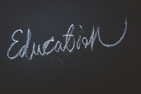 在黑板上用白色粉笔手写的词教育创造力解决方案大学乐器创新考试工作统治者思考知识背景图片