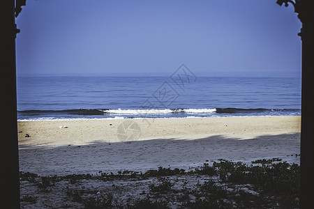 阳光明媚的一天海滨全景景观MUMBAI MAHARASTRA INDIA蓝色地平线冲浪天堂天空泡沫海岸支撑椰子海岸线图片