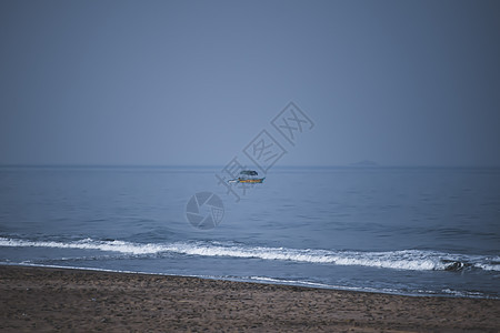 阳光明媚的一天海滨全景景观MUMBAI MAHARASTRA INDIA海浪冲浪天堂蓝色椰子海岸线热带泡沫太阳支撑图片