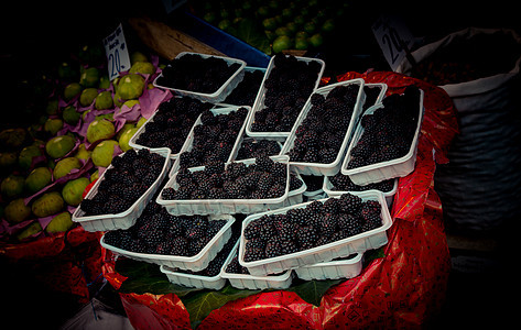 黑莓在塑料袋中出售黑色饮食塑料覆盆子食物剪裁小路荒野水果包装图片