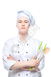 一位年轻厨师配勺子和烹饪炉的垂直肖像图片