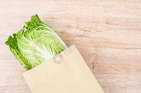 装在纸袋里的新中国卷心菜生态食物木头叶子饮食农场农业沙拉树叶杯子图片