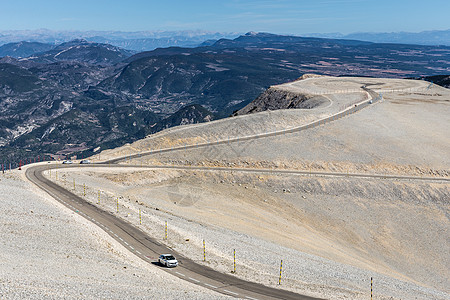 法国普罗旺斯的塞里因文图蒙特公路上乡村沙漠踪迹土地旅行爬坡石头发动机曲线汽车图片