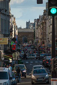 巴黎拥挤的街道图片