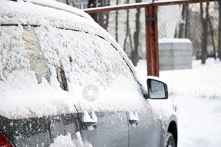 冷冻的车窗窗户特写冰雪结晶 寒冷的天气图片