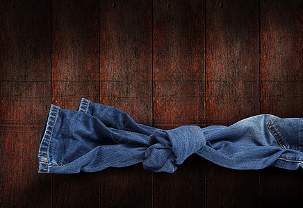 木木背景的琴结结裤子折叠男人衣服牛仔布牛仔裤棕色青少年蓝色木头图片