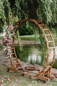 结婚仪式区域花店椅子花园白色花朵庆典绿色风格派对花束图片