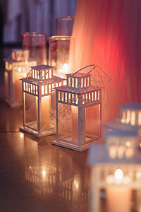 婚前装饰仪式蜡烛桌子风格绿色花园派对接待木头花朵图片