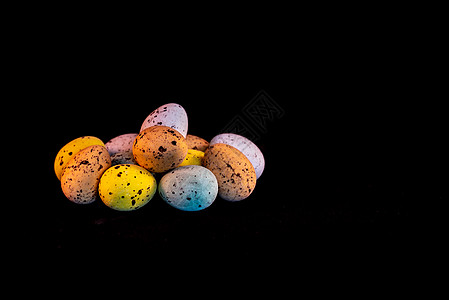 许多复活节鸡蛋在一起图片