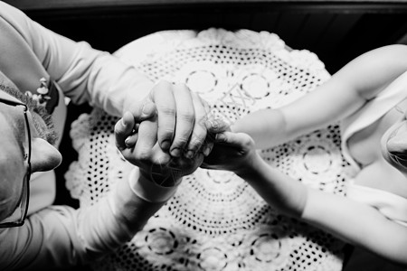 手 手掌 交叉 抱在一起 手在一起社区女士合伙团队友谊白色皮肤合作女性帮助图片