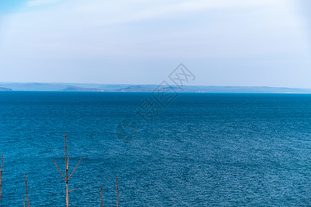 来自海参松市的阿穆尔湾景象喇叭游艇全景车站起重机货物金子海岸商业港口图片