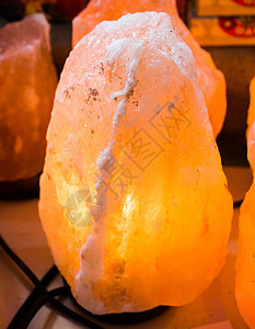 用于健康和健康的喜马拉雅咸盐灯照明营养灯笼水晶岩石烹饪温泉辉光砂石石头图片