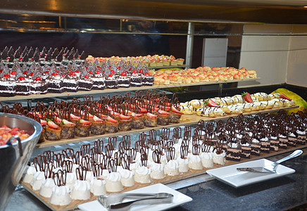 宾馆 餐厅 班格特饭店的美味奶油蛋糕和水果游轮纪念日酒店周年巧克力极乐作品假期派对甜点图片
