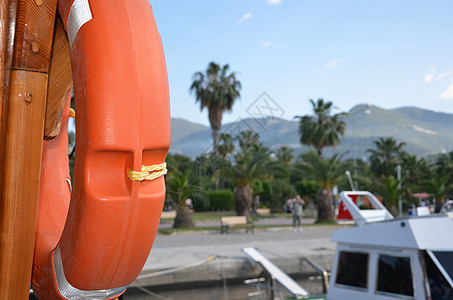 橙色救生圈 侧视图 海洋旅游 保险和安全的概念图片