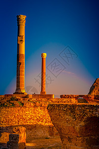 迦太基的多彩日落 突尼斯迦太基的安东尼乌斯浴池拱廊柱子废墟古董石头旅游艺术文明地标考古学图片